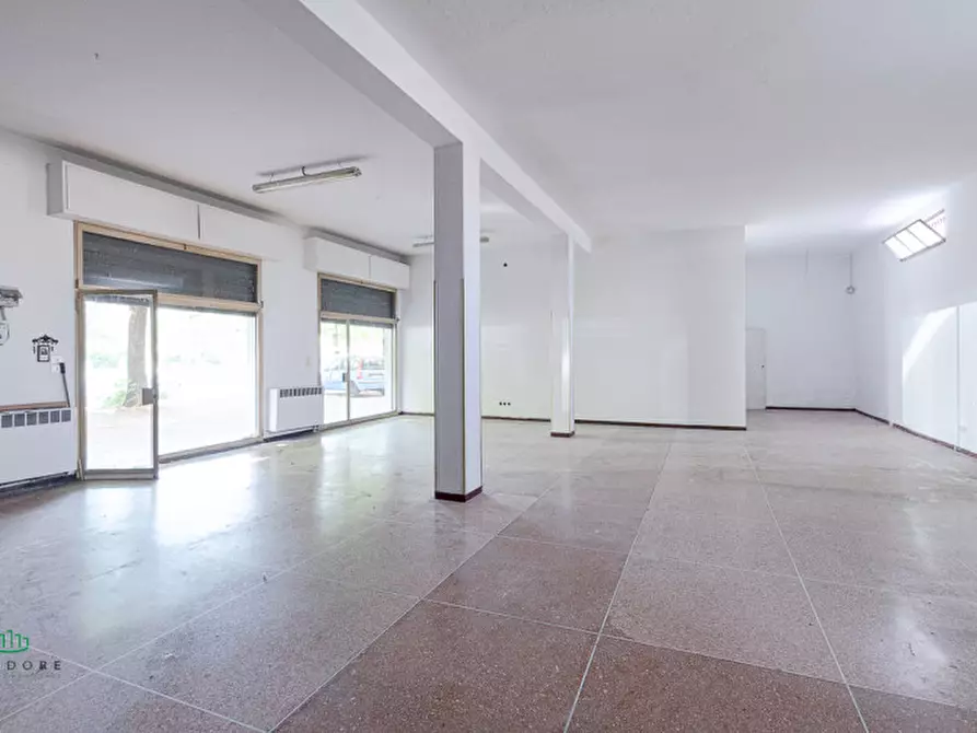 Immagine 10 di Negozio in vendita  in via cadriano 16 a Bologna