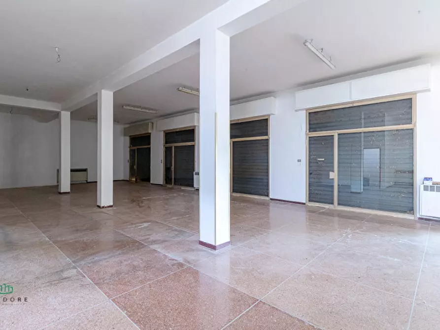 Immagine 11 di Negozio in vendita  in via cadriano 16 a Bologna