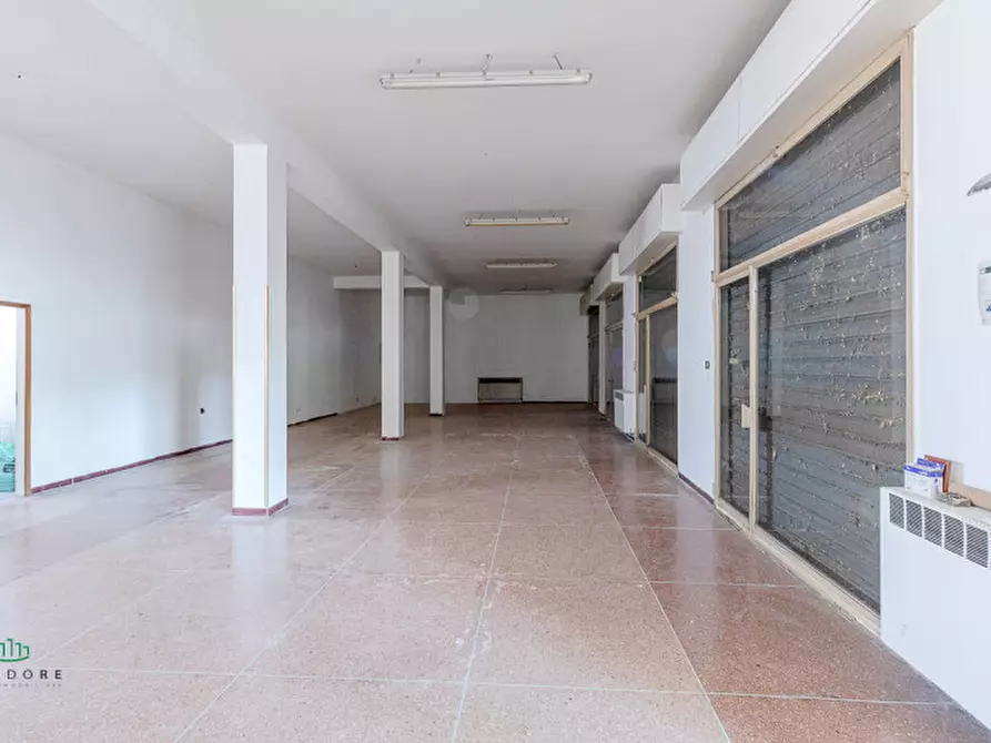 Immagine 12 di Negozio in vendita  in via cadriano 16 a Bologna