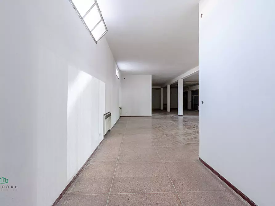 Immagine 13 di Negozio in vendita  in via cadriano 16 a Bologna