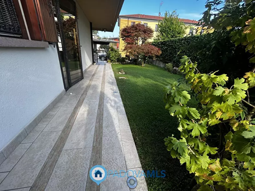 Immagine 1 di Villetta a schiera in vendita  in VIA CERON a Padova