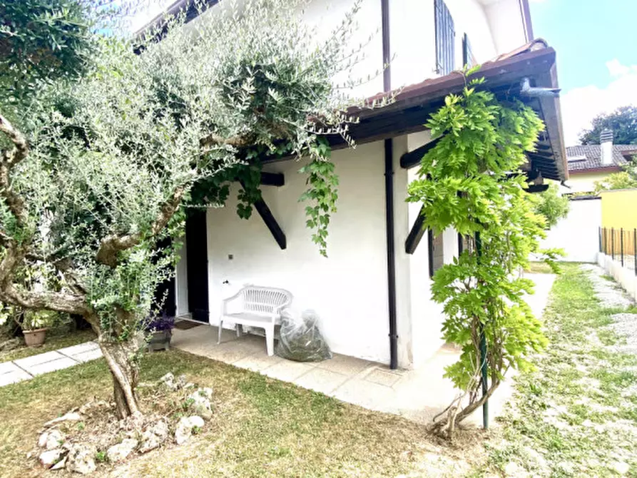 Immagine 2 di Casa indipendente in vendita  in Via Arturo Graf a Padova