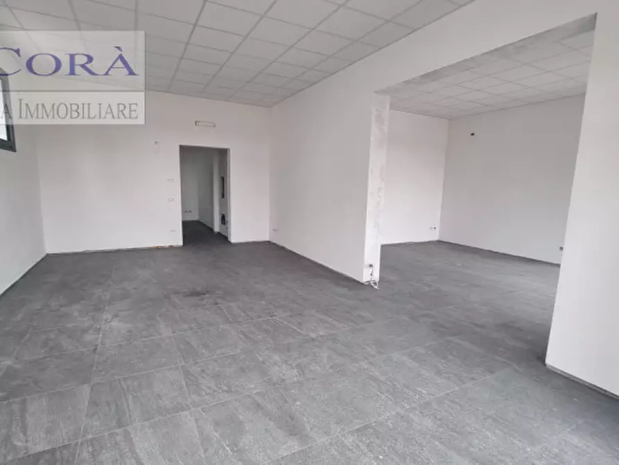 Immagine 1 di Negozio in affitto  a Teolo