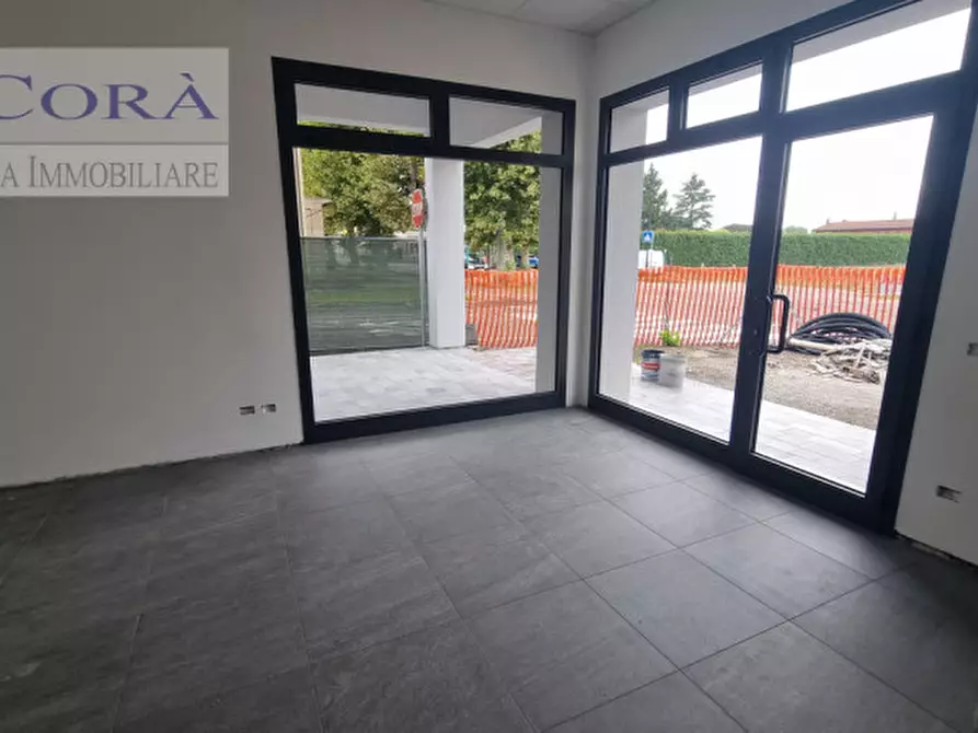 Immagine 2 di Negozio in affitto  a Teolo