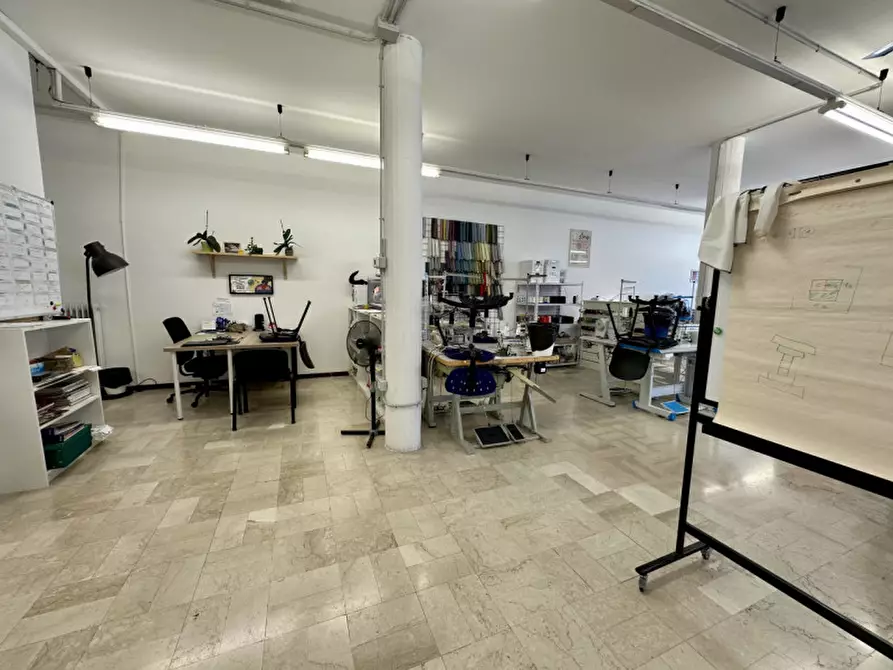 Immagine 4 di Negozio in vendita  in Via Pontevigodarzere 111 a Padova