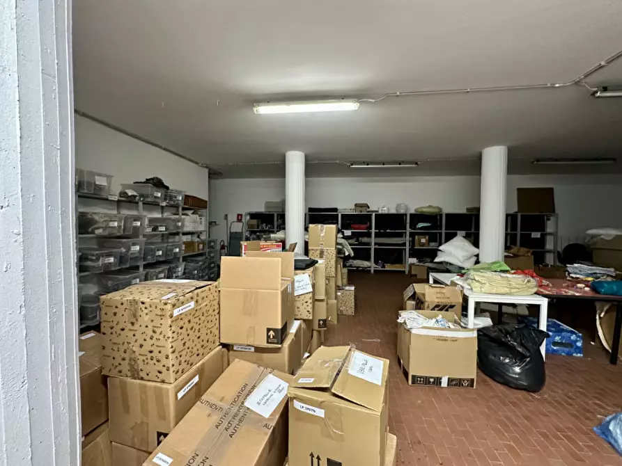 Immagine 9 di Negozio in vendita  in Via Pontevigodarzere 111 a Padova