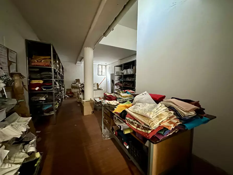 Immagine 10 di Negozio in vendita  in Via Pontevigodarzere 111 a Padova