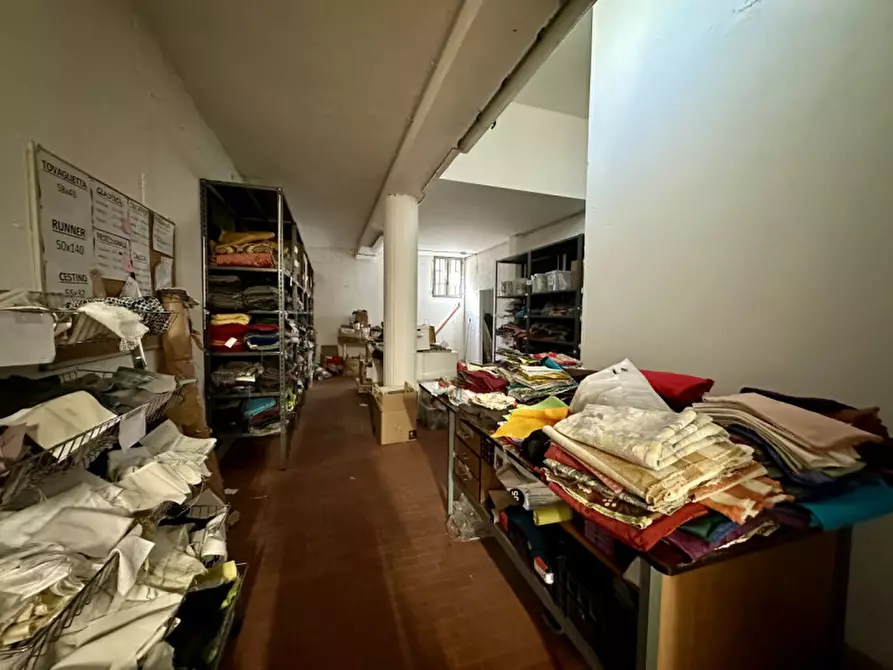 Immagine 11 di Negozio in vendita  in Via Pontevigodarzere 111 a Padova