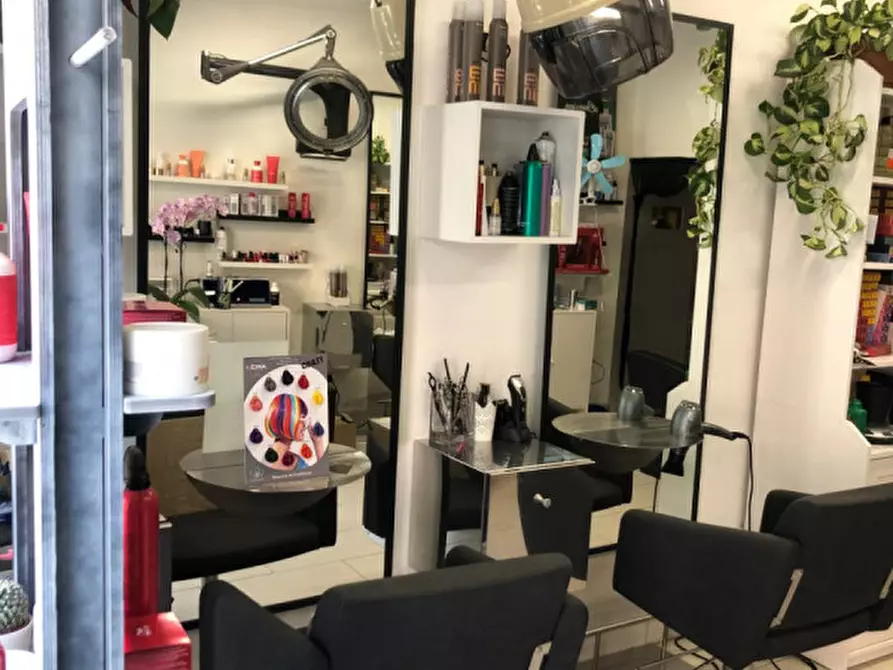 Immagine 2 di Attività commerciale in affitto  in Piazza Massimo d'Azeglio a Firenze