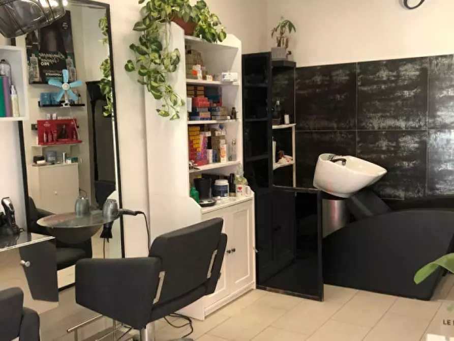 Immagine 3 di Attività commerciale in affitto  in Piazza Massimo d'Azeglio a Firenze