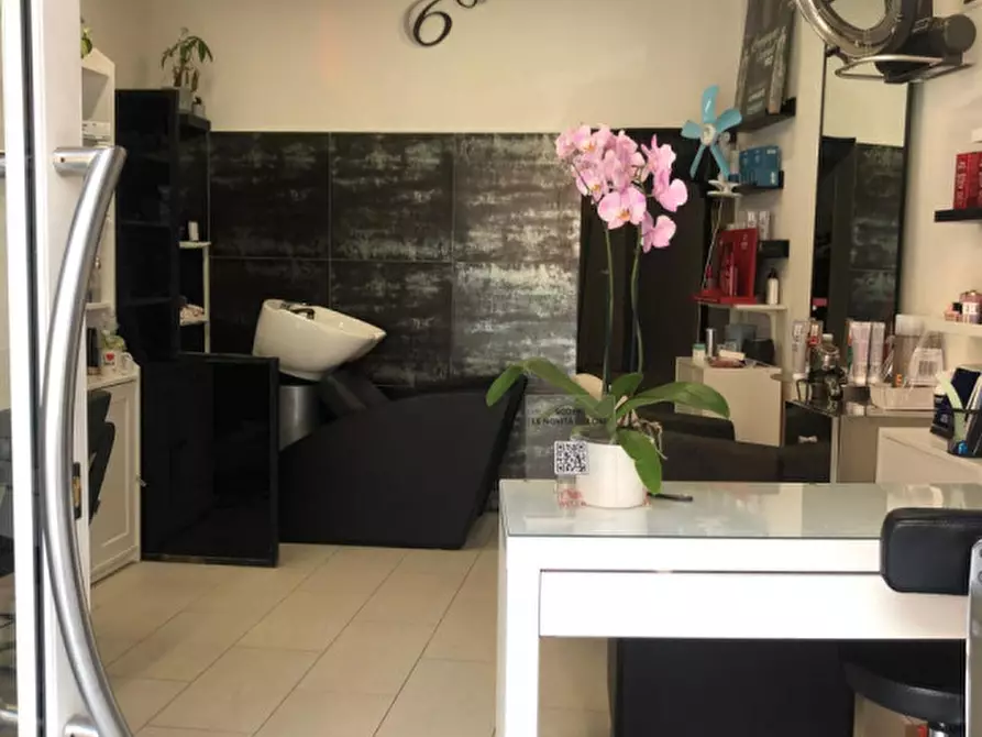 Immagine 4 di Attività commerciale in affitto  in Piazza Massimo d'Azeglio a Firenze