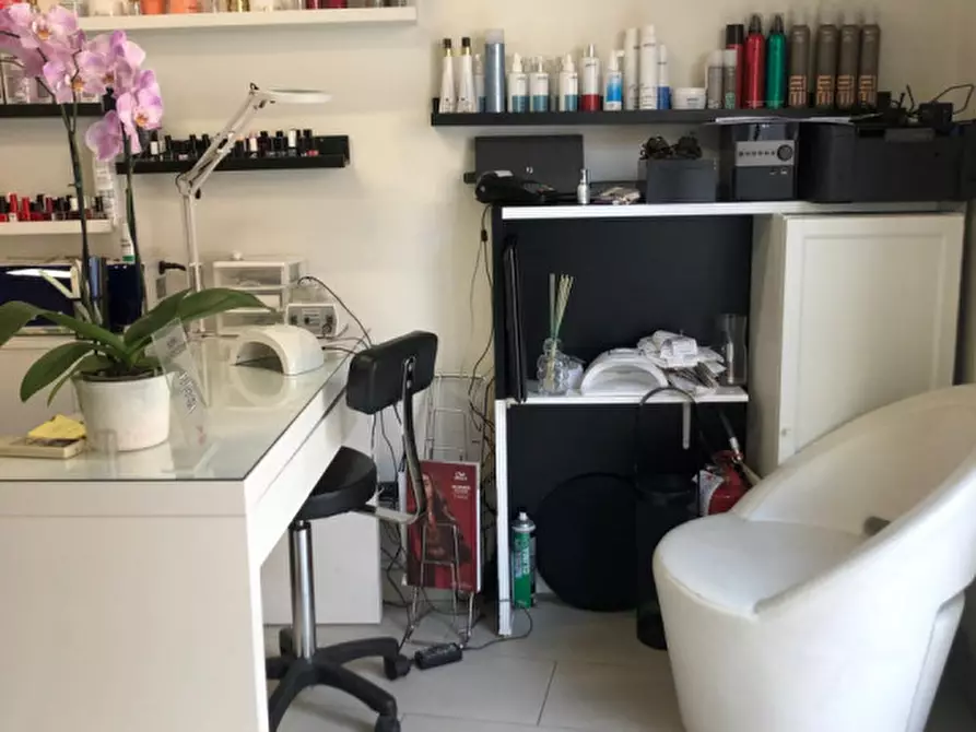 Immagine 7 di Attività commerciale in affitto  in Piazza Massimo d'Azeglio a Firenze