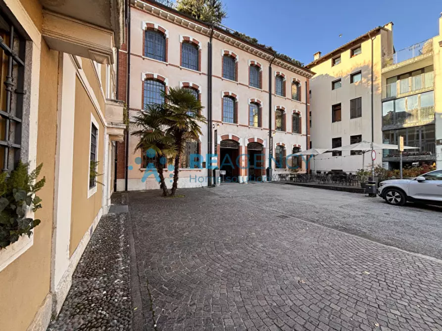 Immagine 1 di Negozio in affitto  in Viale Trieste 95, Vicenza a Schio
