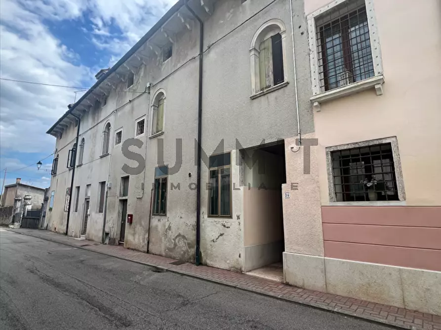 Immagine 1 di Villetta a schiera in vendita  in Schio a Schio