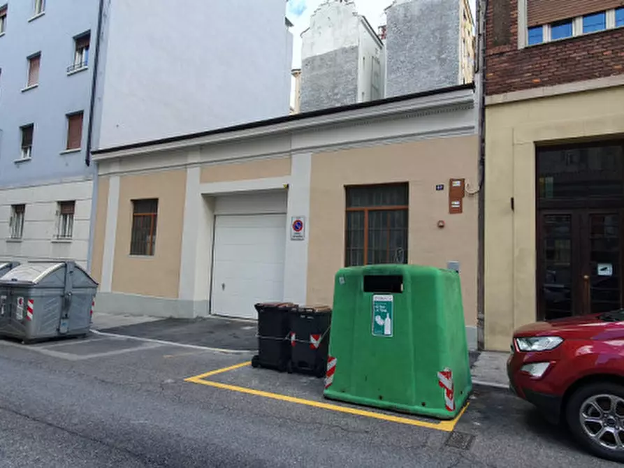 Immagine 9 di Posto auto in affitto  in Via Dei Piccardi 48 a Trieste