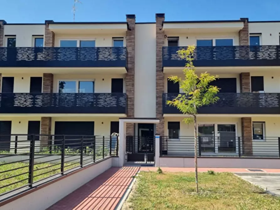 Immagine 14 di Appartamento in vendita  in via Raffaello a Carpi