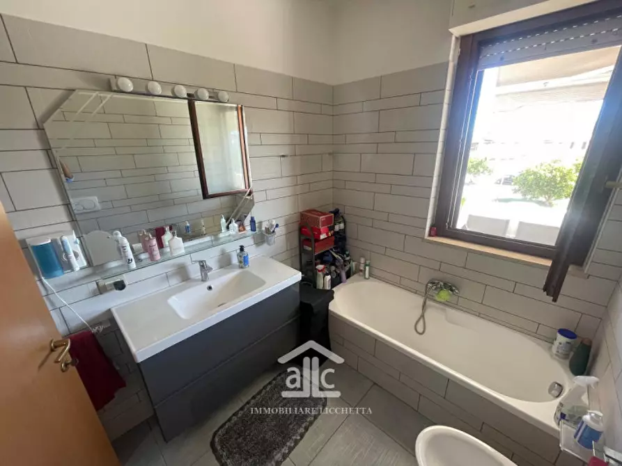 Immagine 32 di Appartamento in vendita  in VIA GIOVANNI FALCONE,1 a Lizzanello