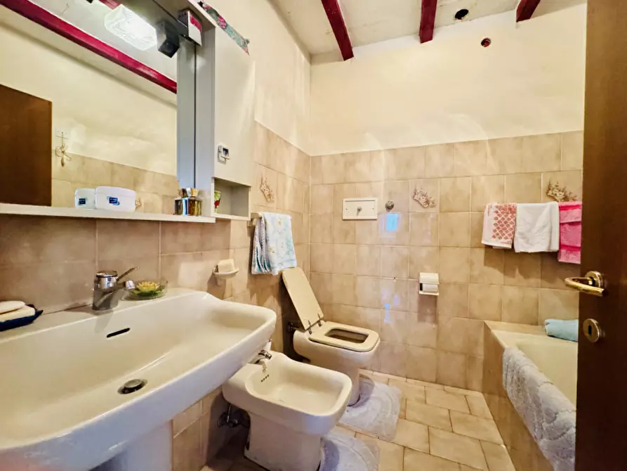 Immagine 23 di Casa indipendente in vendita  in Via Case Ballana Carobbio n.44 a Tizzano Val Parma