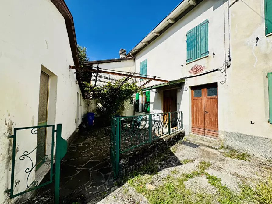 Immagine 26 di Casa indipendente in vendita  in Via Case Ballana Carobbio n.44 a Tizzano Val Parma