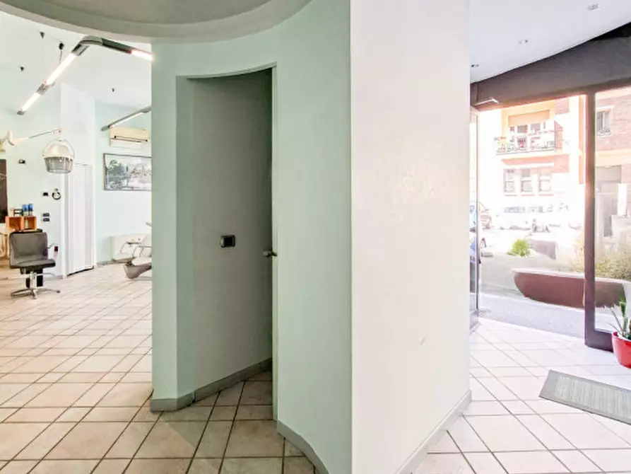 Immagine 6 di Attività commerciale in vendita  in Via Leonardo da Vinci a Verona