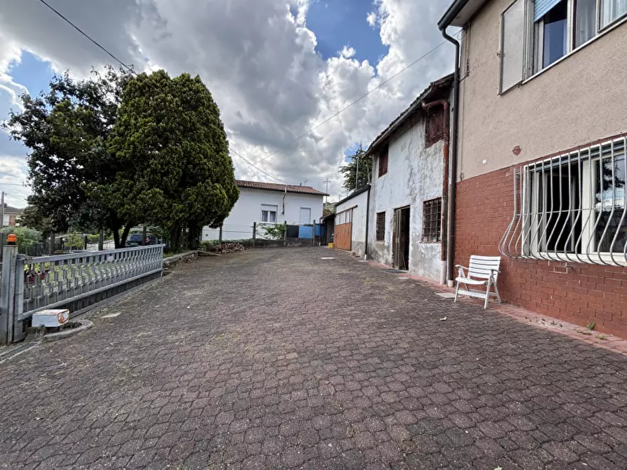 Immagine 2 di Casa indipendente in vendita  in Via Molini a Creazzo