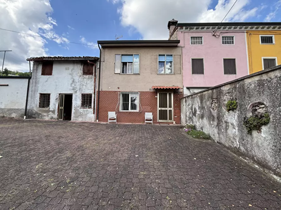 Immagine 4 di Casa indipendente in vendita  in Via Molini a Creazzo