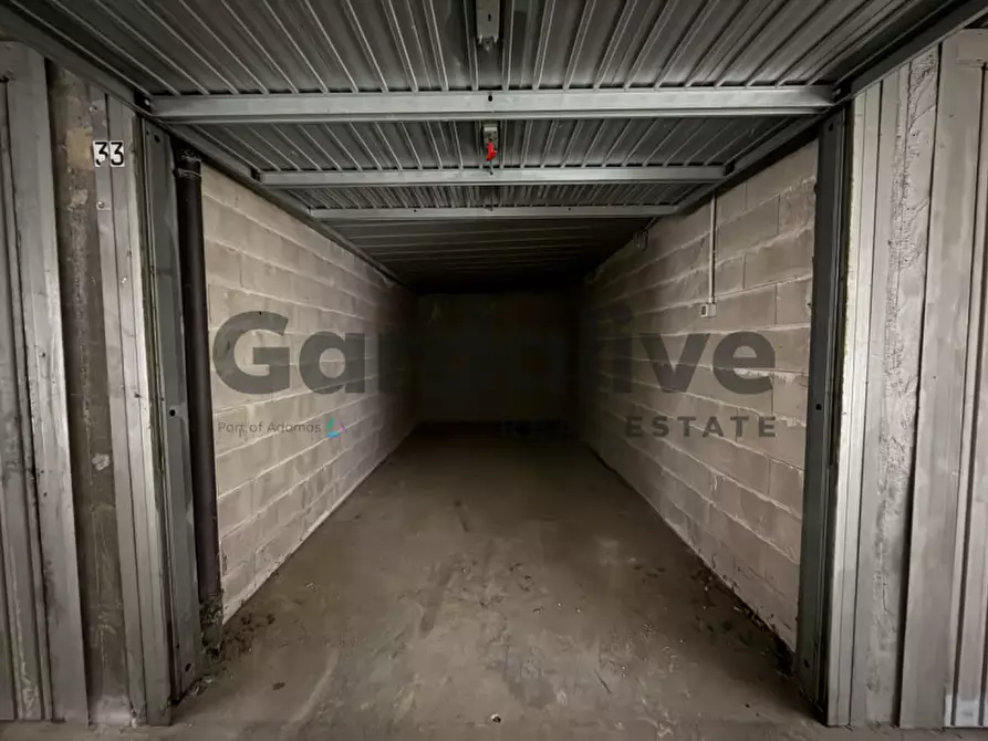 Immagine 1 di Garage in vendita  in via borgo alto a Puegnago Sul Garda