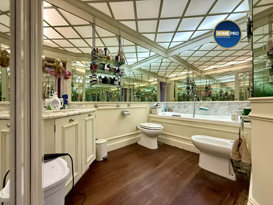 Immagine 21 di Appartamento in vendita  in Viale delle Medaglie d'Oro 201 a Roma