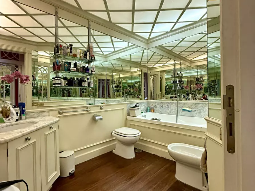 Immagine 22 di Appartamento in vendita  in Viale delle Medaglie d'Oro 201 a Roma