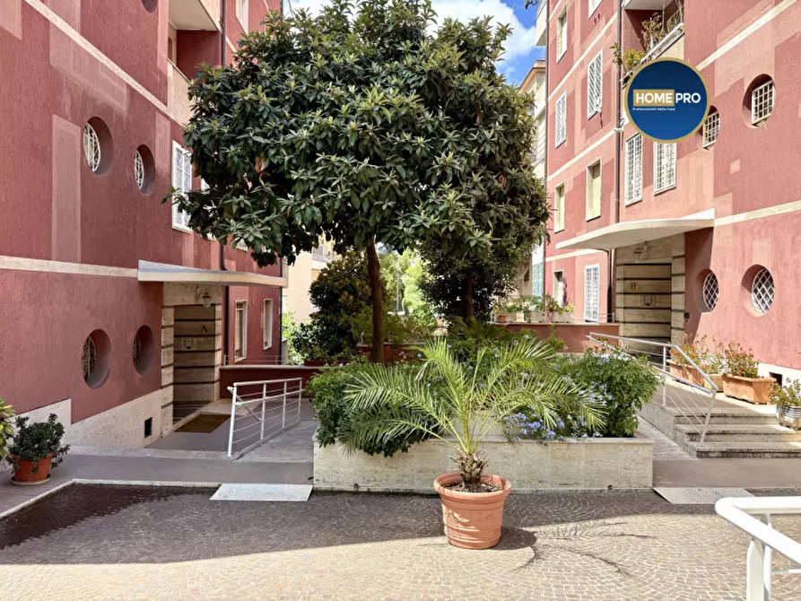 Immagine 30 di Appartamento in vendita  in Viale delle Medaglie d'Oro 201 a Roma