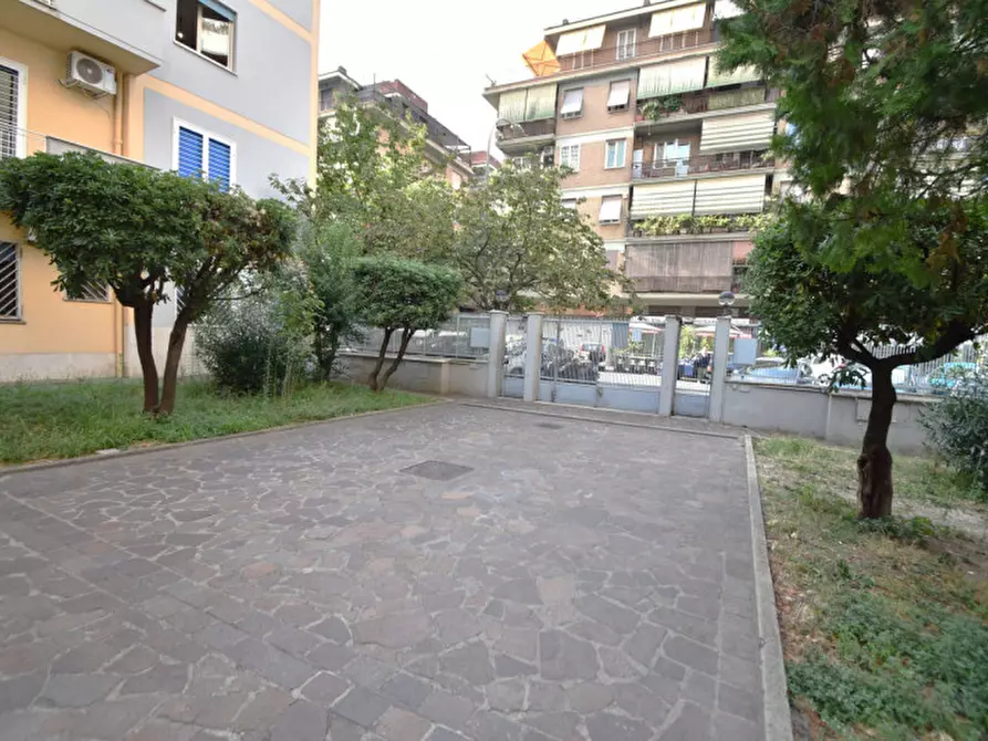 Immagine 18 di Appartamento in vendita  in Via Alatri a Roma