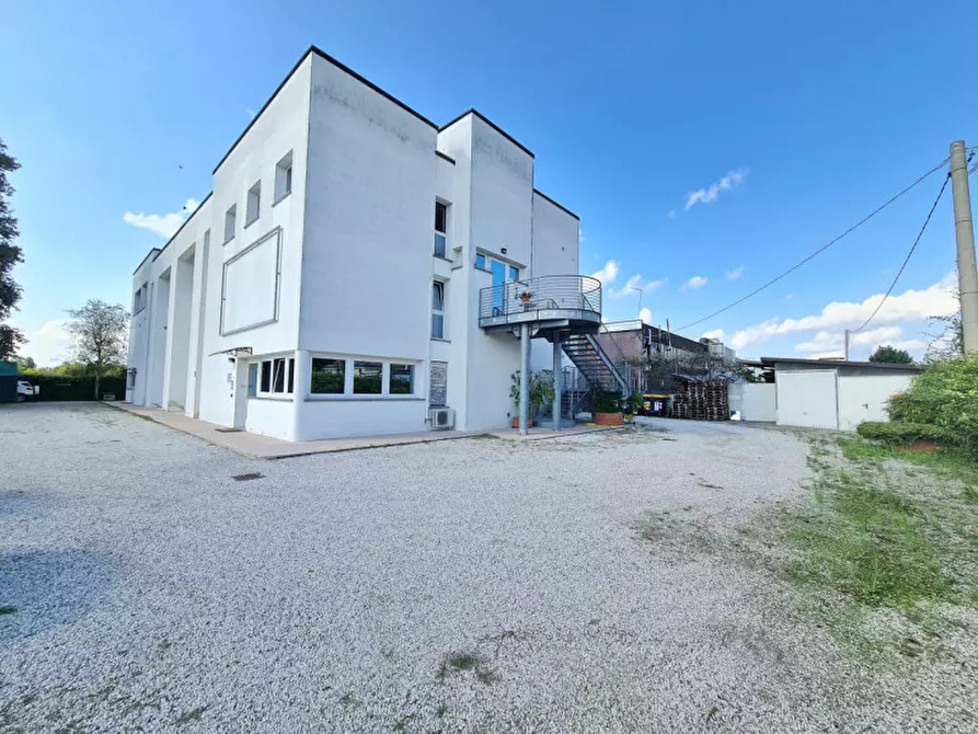 Immagine 2 di Capannone industriale in vendita  in Via Cesare Battisti a Abano Terme