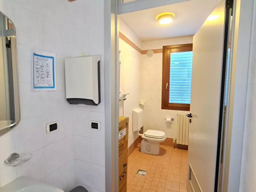 Immagine 41 di Capannone industriale in vendita  in Via Cesare Battisti a Abano Terme