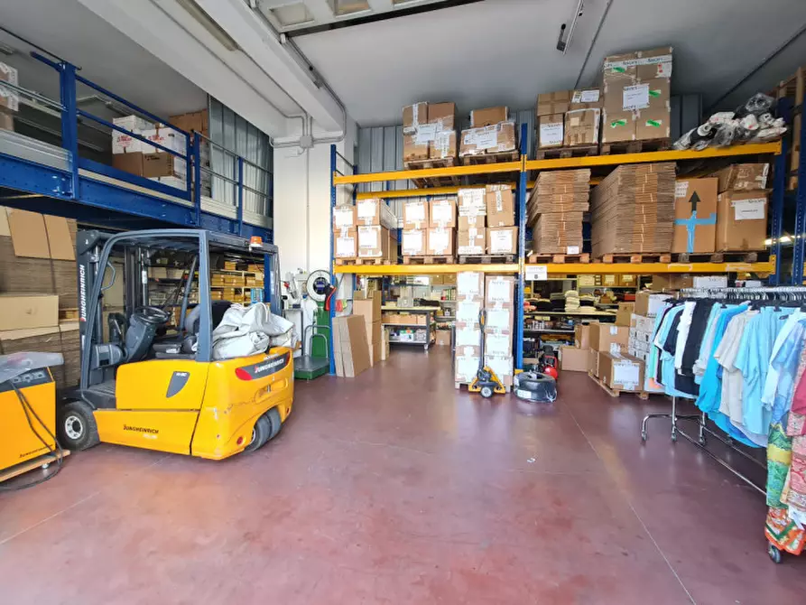 Immagine 43 di Capannone industriale in vendita  in Via Cesare Battisti a Abano Terme