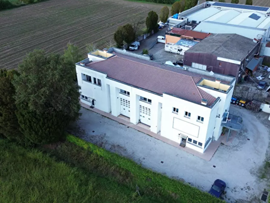 Immagine 75 di Capannone industriale in vendita  in Via Cesare Battisti a Abano Terme