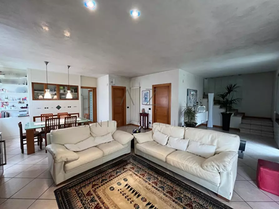 Immagine 6 di Casa bifamiliare in vendita  in Via Montello a Riese Pio x