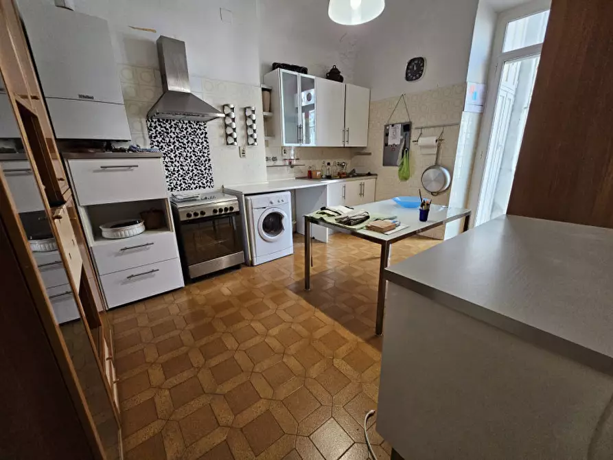 Immagine 8 di Appartamento in vendita  in Via Montenotte a Savona