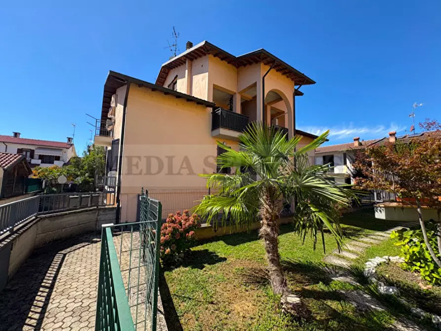 Immagine 2 di Appartamento in vendita  in via del Lucino n° 4 a Sannazzaro De' Burgondi