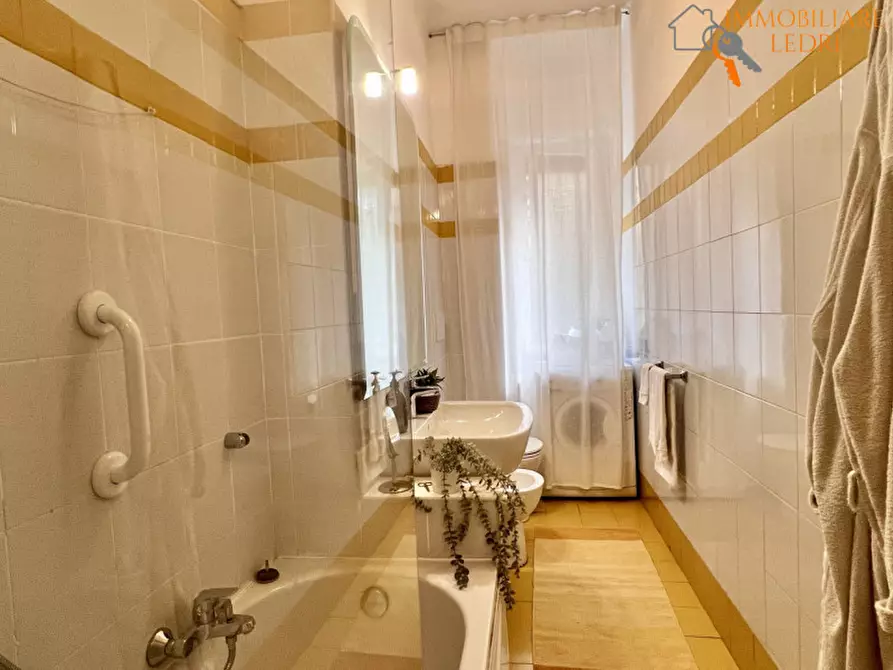 Immagine 9 di Appartamento in vendita  in via Ederle a Verona