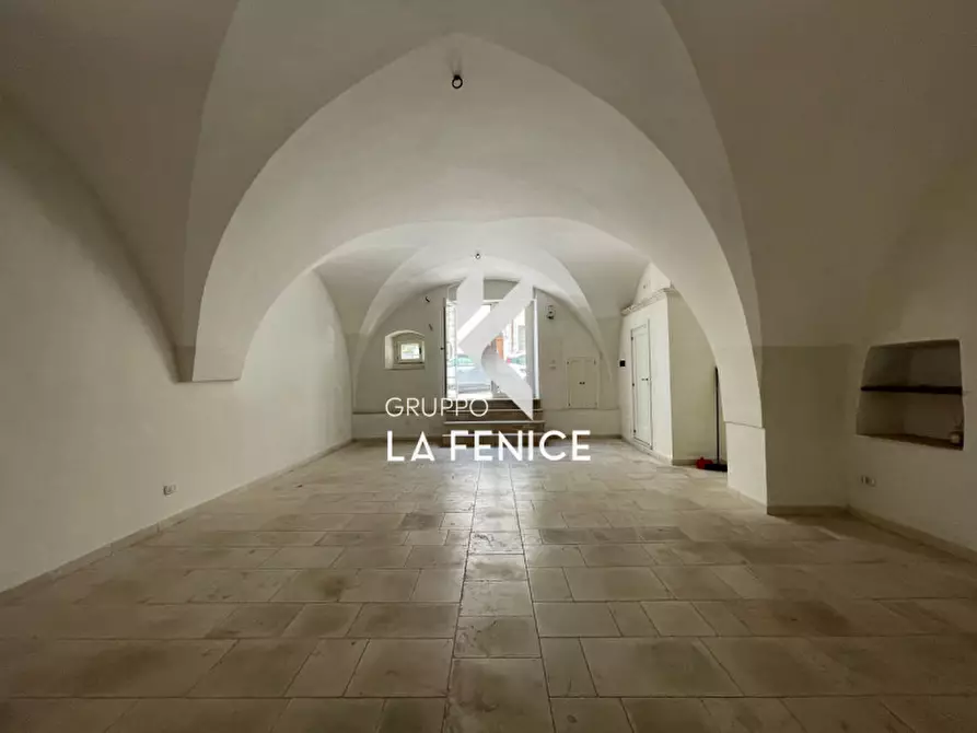 Immagine 9 di Negozio in vendita  in C.so XX Settembre 27 a Locorotondo