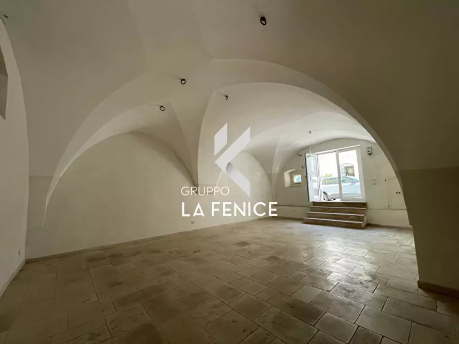 Immagine 10 di Negozio in vendita  in C.so XX Settembre 27 a Locorotondo