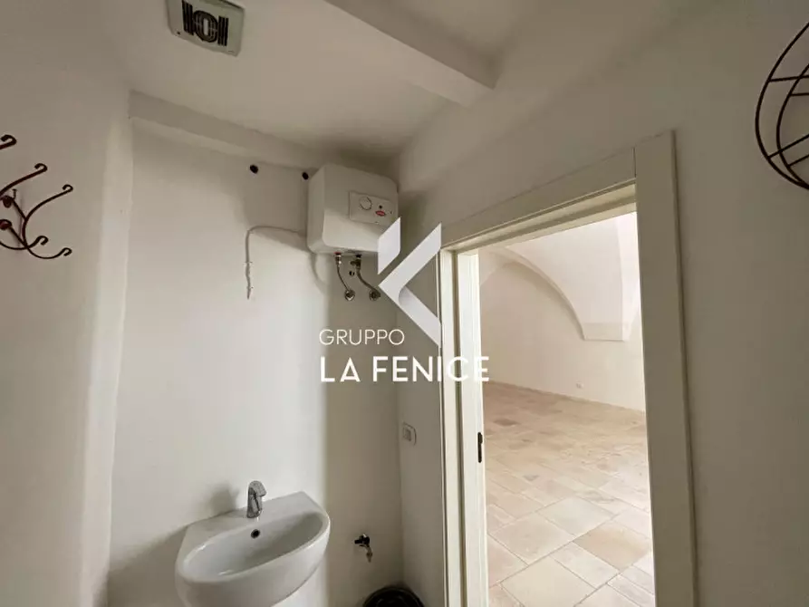 Immagine 15 di Negozio in vendita  in C.so XX Settembre 27 a Locorotondo