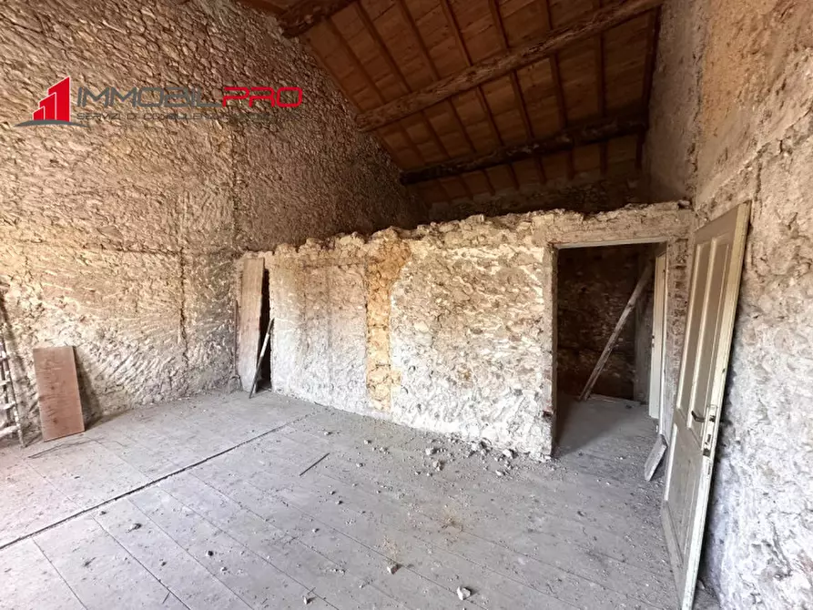 Immagine 7 di Rustico / casale in vendita  in Via Monte Pasubio 21 a Caltrano