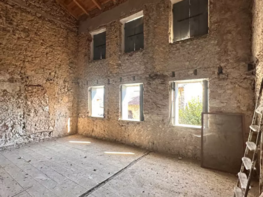 Immagine 9 di Rustico / casale in vendita  in Via Monte Pasubio 21 a Caltrano