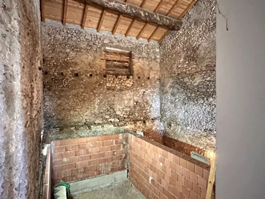 Immagine 11 di Rustico / casale in vendita  in Via Monte Pasubio 21 a Caltrano