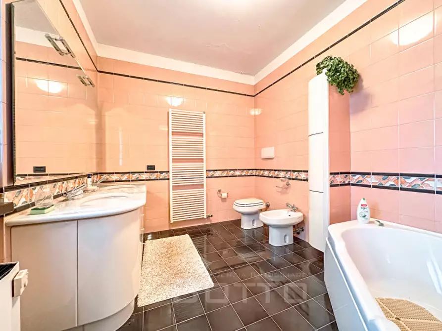 Immagine 17 di Villa in vendita  in Via Asti 3 a Gattinara