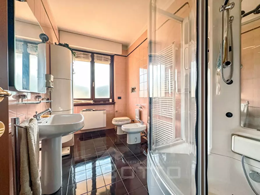 Immagine 18 di Villa in vendita  in Via Asti 3 a Gattinara