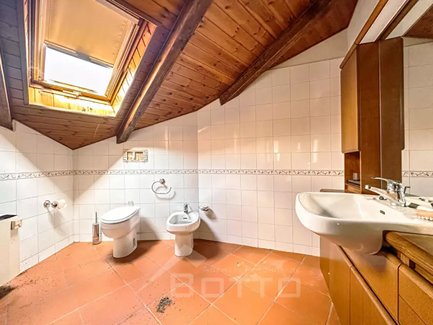 Immagine 19 di Villa in vendita  in Via Asti 3 a Gattinara