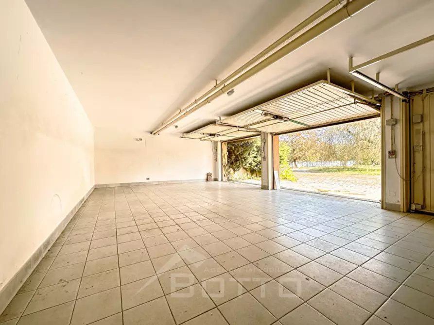 Immagine 22 di Villa in vendita  in Via Asti 3 a Gattinara