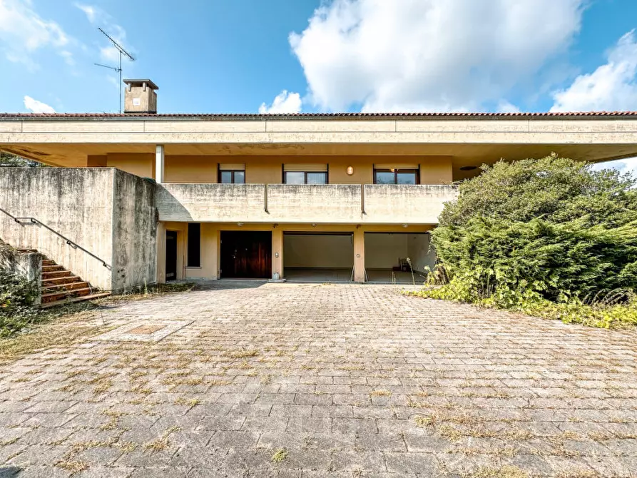 Immagine 27 di Villa in vendita  in Via Asti 3 a Gattinara